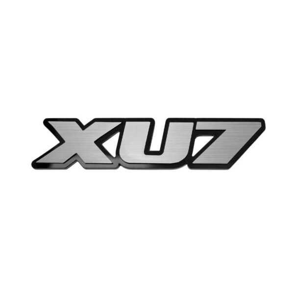 آرم XU7 نقره ای